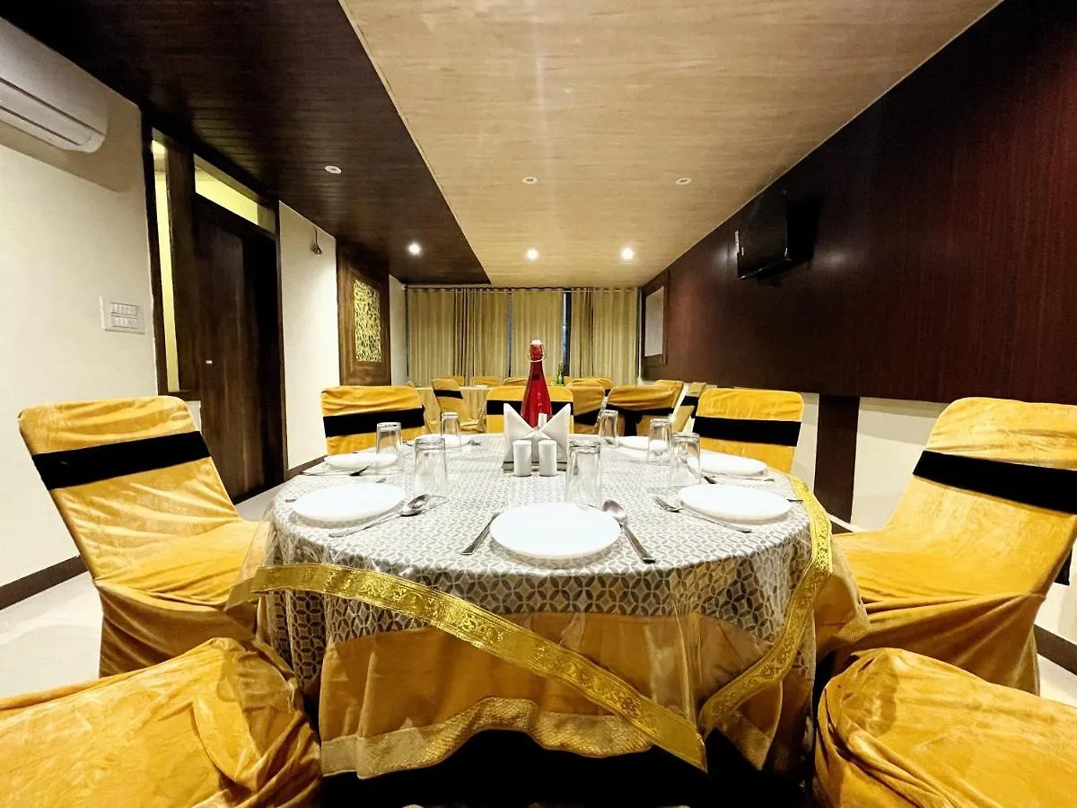 ***  Hotel Kartikey - Nearby Monsoon Palace 인도