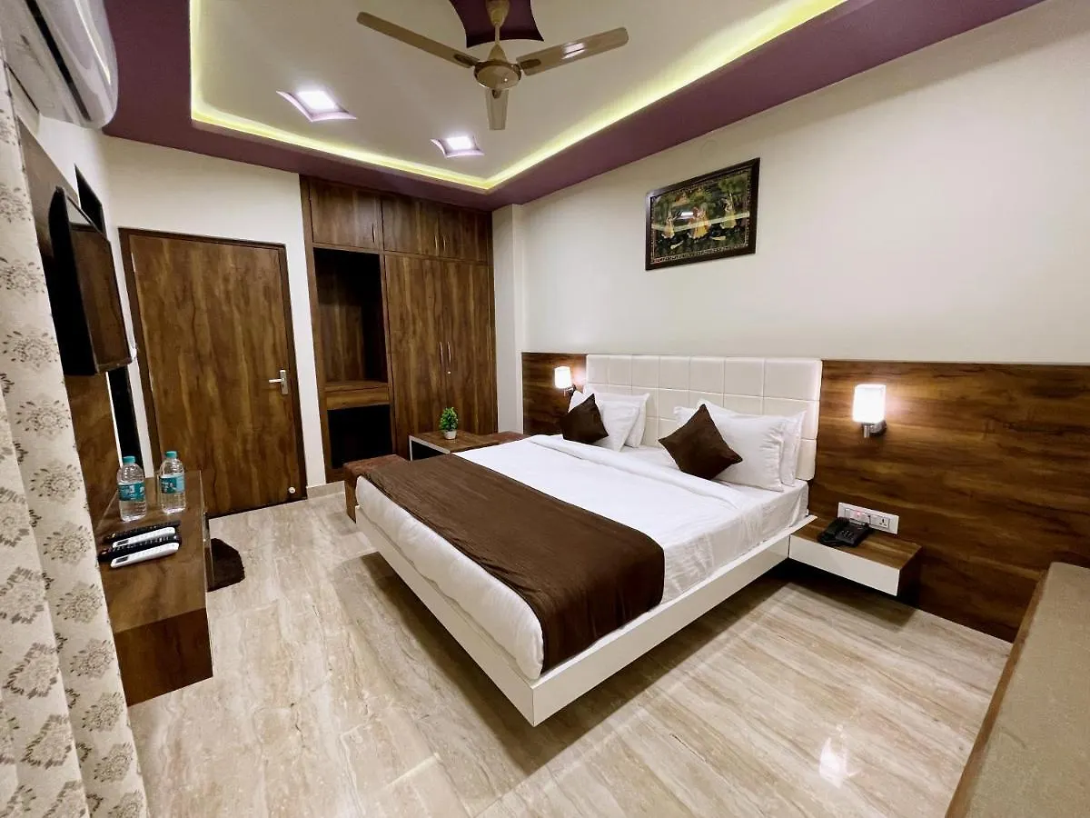 Hotel Kartikey - Nearby Monsoon Palace