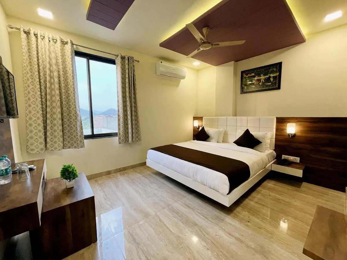 Hotel Kartikey - Nearby Monsoon Palace